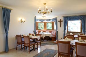 Posezení v ubytování Hotel Garni Demmel