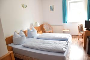 Postel nebo postele na pokoji v ubytování Niebuhrs Hotel