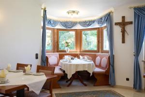 Posezení v ubytování Hotel Garni Demmel