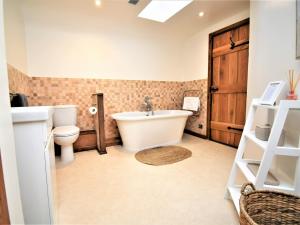Ένα μπάνιο στο 4 Bed in Oswestry 88850