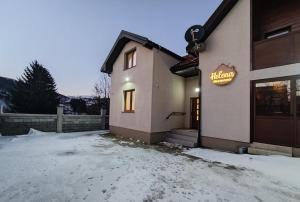 Zgrada u kojoj se nalazi vikendica +37 fotografija