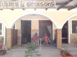 Hostia v ubytovaní Alykes 4 Seasons