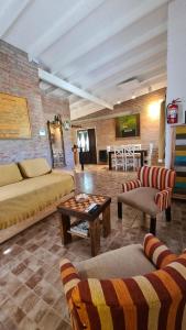 a living room with a couch and a table at Rawson casa a minutos del centro y de Playa Unión in Rawson