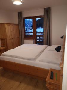 Posteľ alebo postele v izbe v ubytovaní Haus Grugger Appartements + 30 fotografií