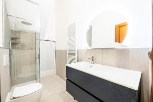 a bathroom with a sink and a toilet at Camera 'Dolphin' - eleganza e tranquillità in Florence