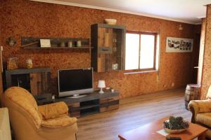 En tv och/eller ett underhållningssystem på casa en la montaña leonesa