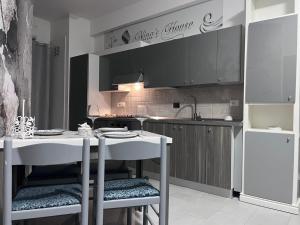 A kitchen or kitchenette at Nina's house 3 , a 300 metri dal mare