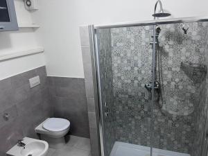 A bathroom at Nina's house 3 , a 300 metri dal mare