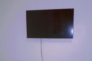 En tv och/eller ett underhållningssystem på Jeyd studio apartments