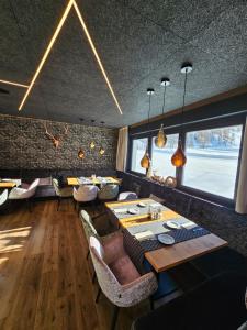 Ein Sitzbereich in der Unterkunft Chasa Castello relax & spa