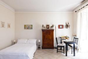 a bedroom with a bed and a table and a desk at Vacanze Romane in Rome