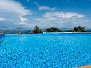 Bazén v ubytování Kalyva Country House, with private beach and pool nebo v jeho okolí