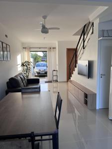 Μια τηλεόραση ή/και κέντρο ψυχαγωγίας στο Brisas de São Chico - 450m da Praia