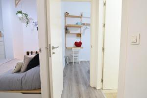 A bed or beds in a room at Apartamento Atarazanas Málaga Centro Histórico