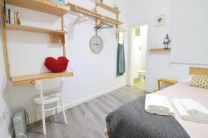 A bed or beds in a room at Apartamento Atarazanas Málaga Centro Histórico