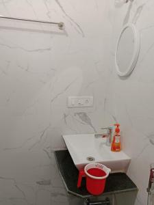 Bilik mandi di Fulora Guest House only Family Welcomed
