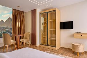 Uma televisão e/ou sistema de entretenimento em Rotana Pyramids View