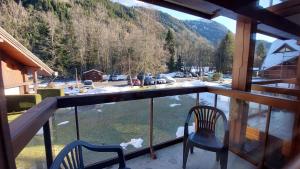 a balcony with two chairs and a view of a mountain at Studio au pied des remontées/wifi/smart TV/parking in Les Contamines-Montjoie