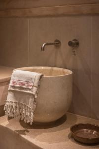 Фотография из галереи Porto Delfino Retreat в городе Капсалион