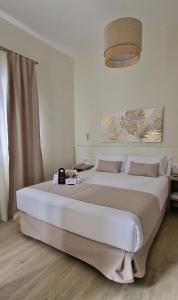 a bedroom with a large white bed in a room at Ura Hotel Boutique Gurea in Las Palmas de Gran Canaria