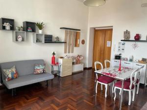 a living room with a table and a kitchen at Casa Giulia in Vietri sul Mare
