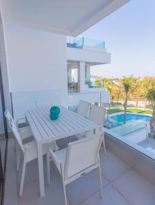 Basen w obiekcie Luxury 2BR Seaviews - Santa Barbara Heights lub w pobliżu
