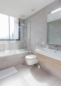 Łazienka w obiekcie Luxury 2BR Seaviews - Santa Barbara Heights