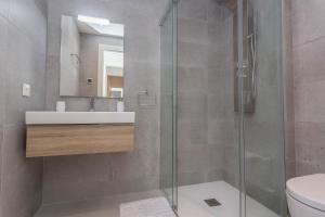 Łazienka w obiekcie Luxury 2BR Seaviews - Santa Barbara Heights