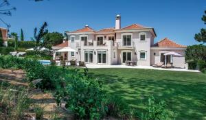 Κήπος έξω από το Villa Gondra - Quinta do Lago - heated pool