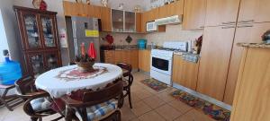 Kuchyň nebo kuchyňský kout v ubytování Goistay Oasis Juan Dolio,escapada Sonada Te Espera