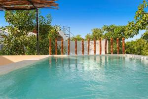 an empty swimming pool with a wooden fence at Stunning 4br - Rooftop Pool, 5 mins to beach in Tulum