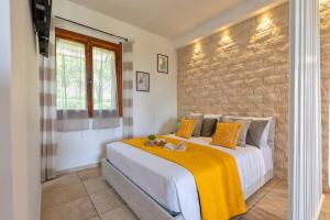 A bed or beds in a room at Domo Anghèleda - Alghero casa indipendente vicino al mare