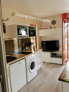 Köök või kööginurk majutusasutuses L'Odyssée - 3 pièces, piscine et mer, idéalement situé