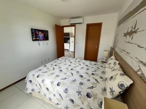 1 dormitorio con 1 cama en una habitación en Iloa Residence 202, en Barra de São Miguel