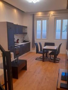 Dapur atau dapur kecil di Grand studio avec mezzanine