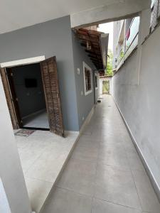 an empty hallway of a building with a door at Casa Praia das Toninhas in Ubatuba