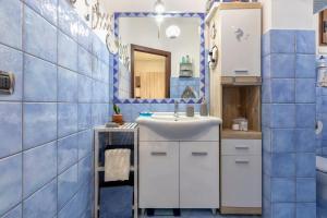 A bathroom at Domo Anghèleda - Alghero casa indipendente vicino al mare Még 37 kép