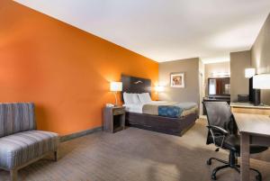 A seating area at Econo Lodge Forrest City I-40