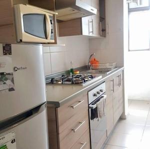 Kuchyň nebo kuchyňský kout v ubytování Lindo y acogedor departamento.