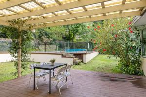 Κήπος έξω από το Relaxed Queen Room - Serene Spot at Pymble - Shared Bathroom