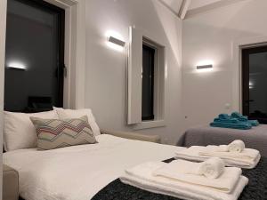 a bedroom with two beds with towels on them at JM Alojamento local no Porto in Porto