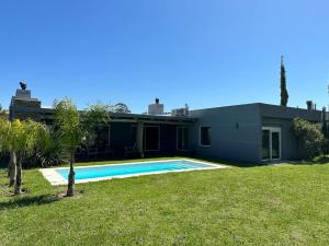 a house with a swimming pool in a yard at zona de lagos , barrio country in Colonia Nicolich