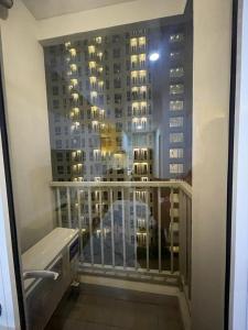Didien's Apartment : إطلالة على أفق المدينة من الشرفة