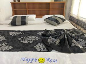 Postel nebo postele na pokoji v ubytování Happy inn