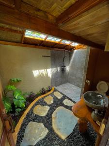 an overhead view of a bathroom with a sink at Rinjani Lighthouse in Senaru