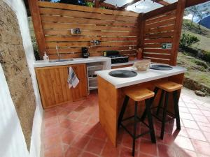 an outdoor kitchen with a counter and a stove at Siskua Alojamiento rural in Boyacá