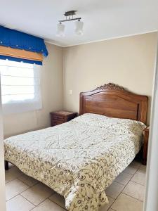 a bedroom with a bed and a window at Casa en Pucón in Pucón