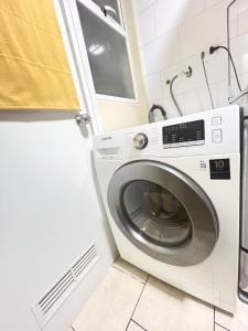 a washing machine in a small bathroom with a window at Casa en Pucón in Pucón