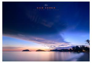 a view of the ocean at sunset with the sky at Baan Koh Mak in Ko Mak