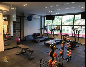 a fitness room with a gym with exercise equipment at Excelente AP (novo) Praia Brava. in Itajaí